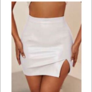 SHEIN SXY Split Hem Leather
Look Skirt
White / 2
